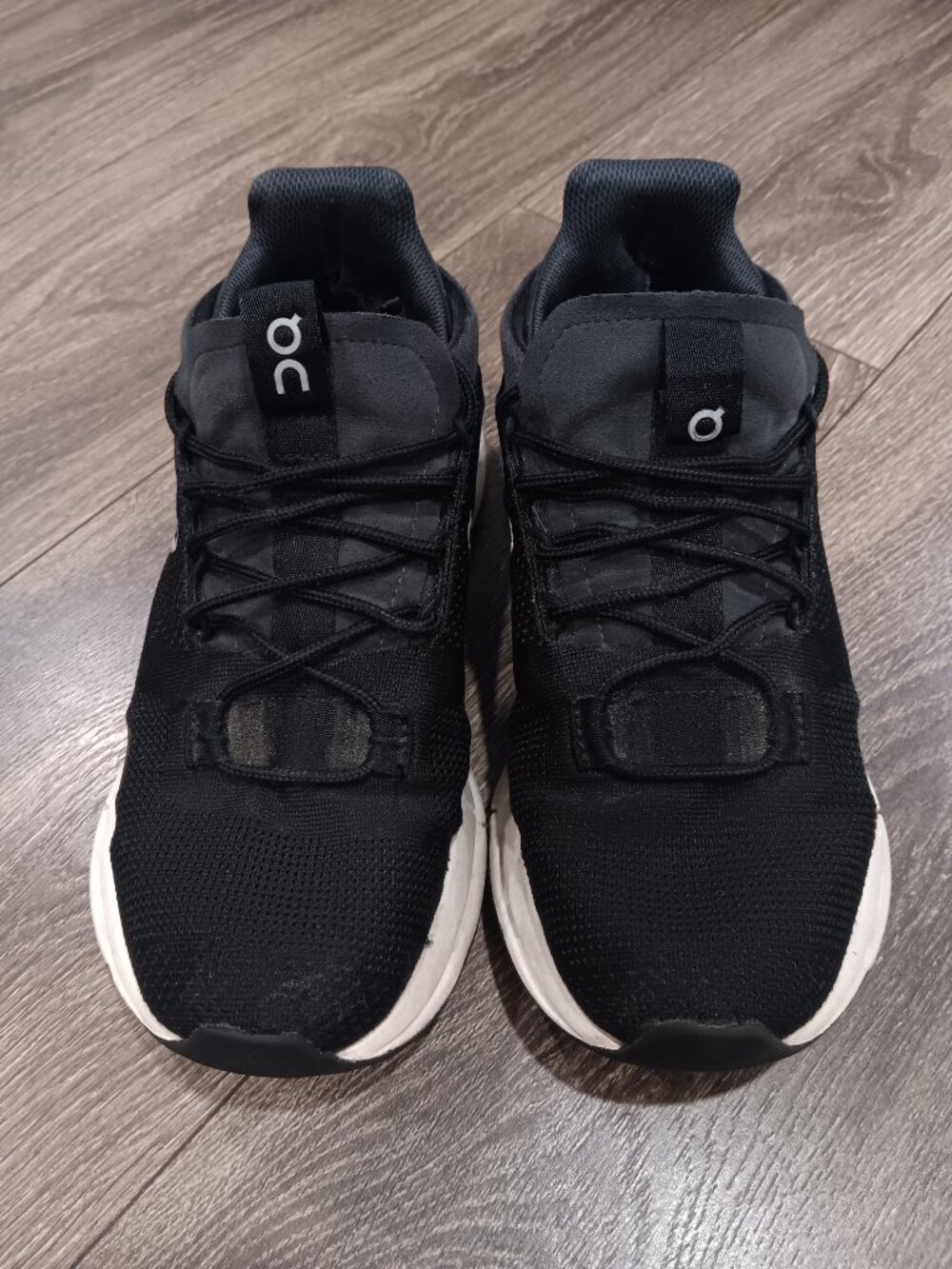 On running cloudnova sneakers / black / womans size 7 - Picture 6 of 9